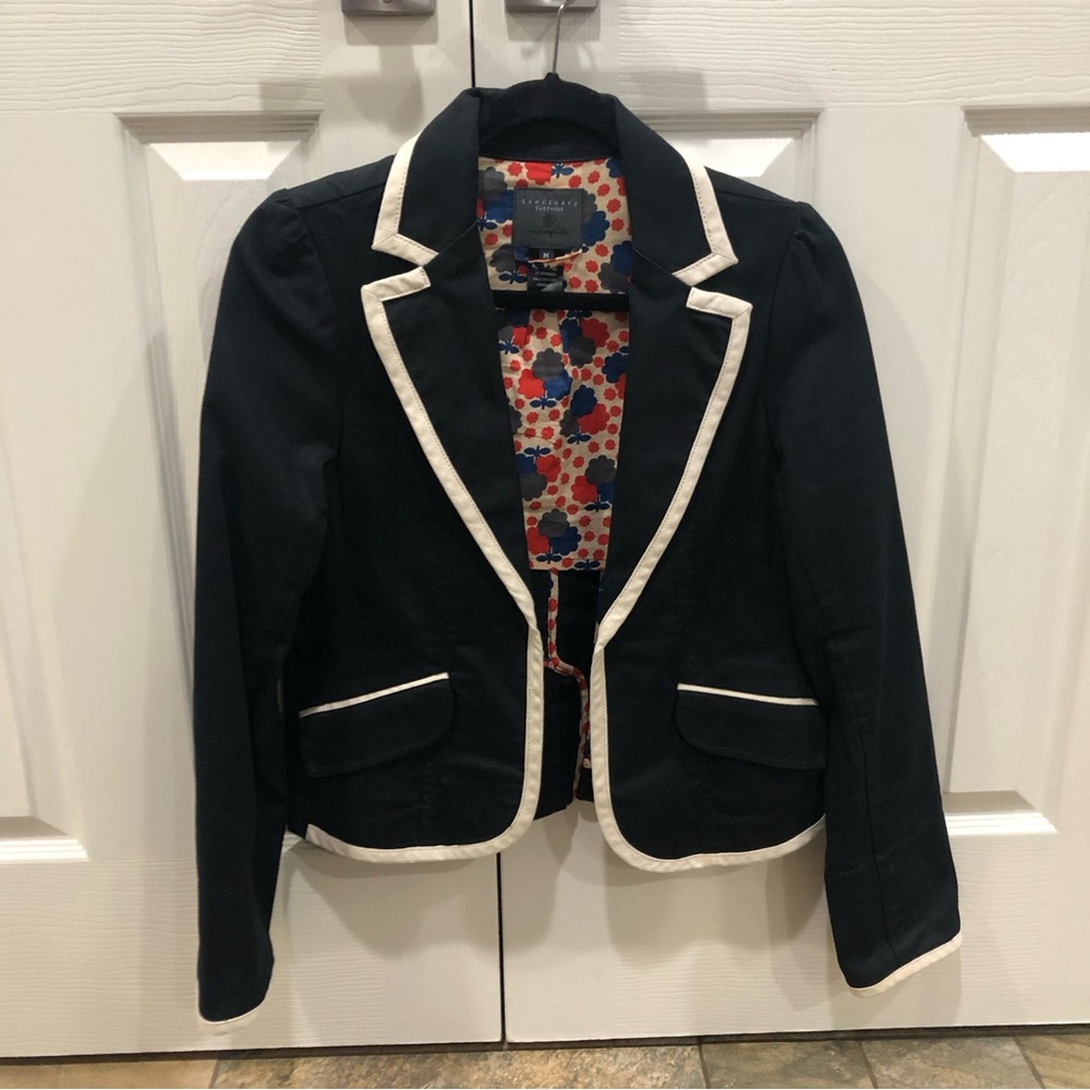 Sanctuary Women’s Black with White Banding. Size Medium. Denim-like Fabric